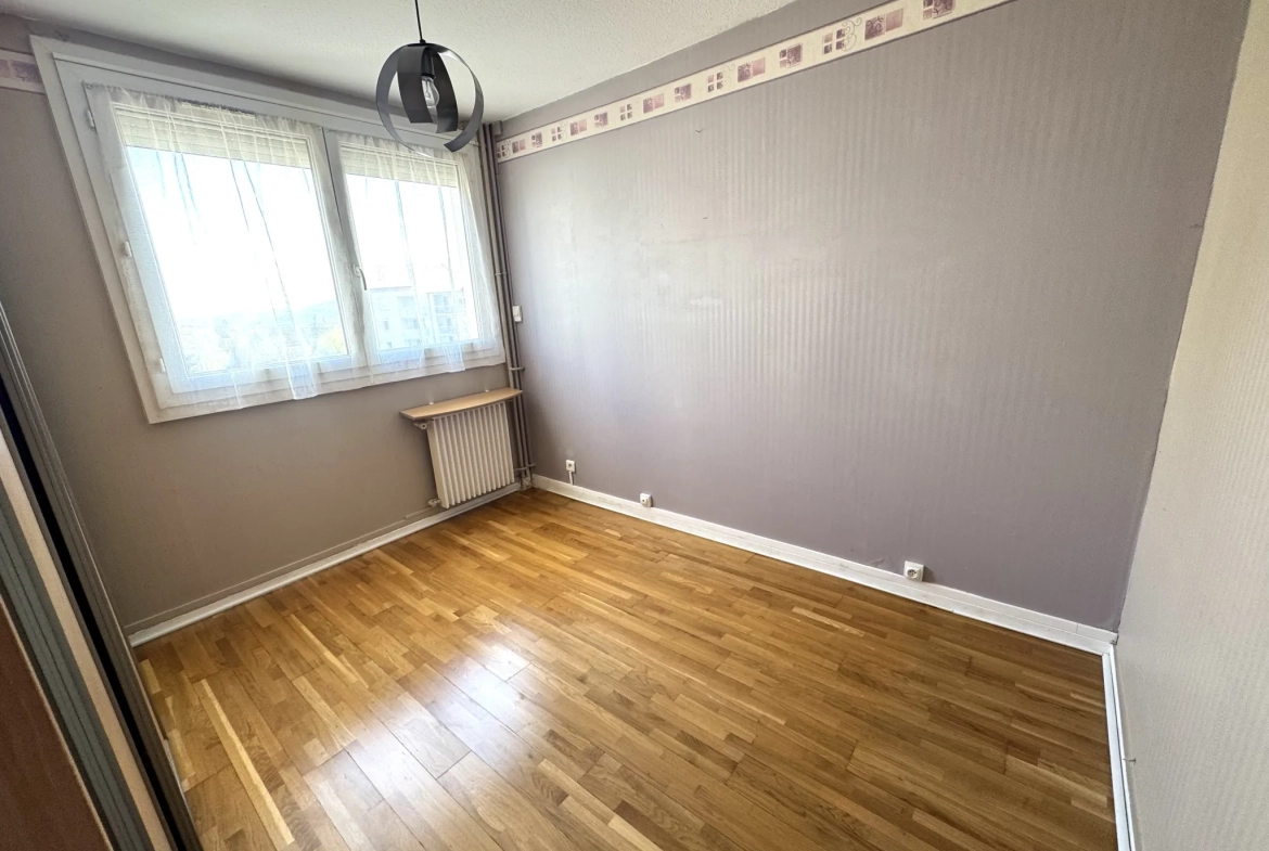 Appartement F4 avec balcon, cave et parking à Saint-Étienne Villeboeuf le Haut 
