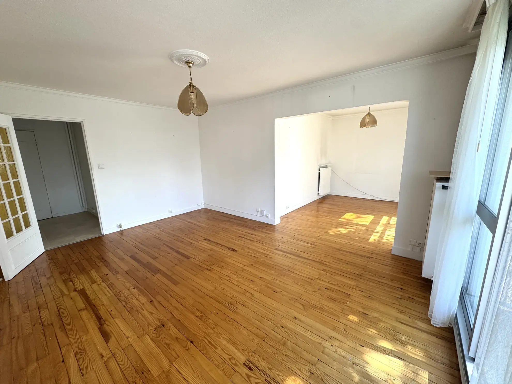 Appartement F4 avec balcon, cave et parking à Saint-Étienne Villeboeuf le Haut 