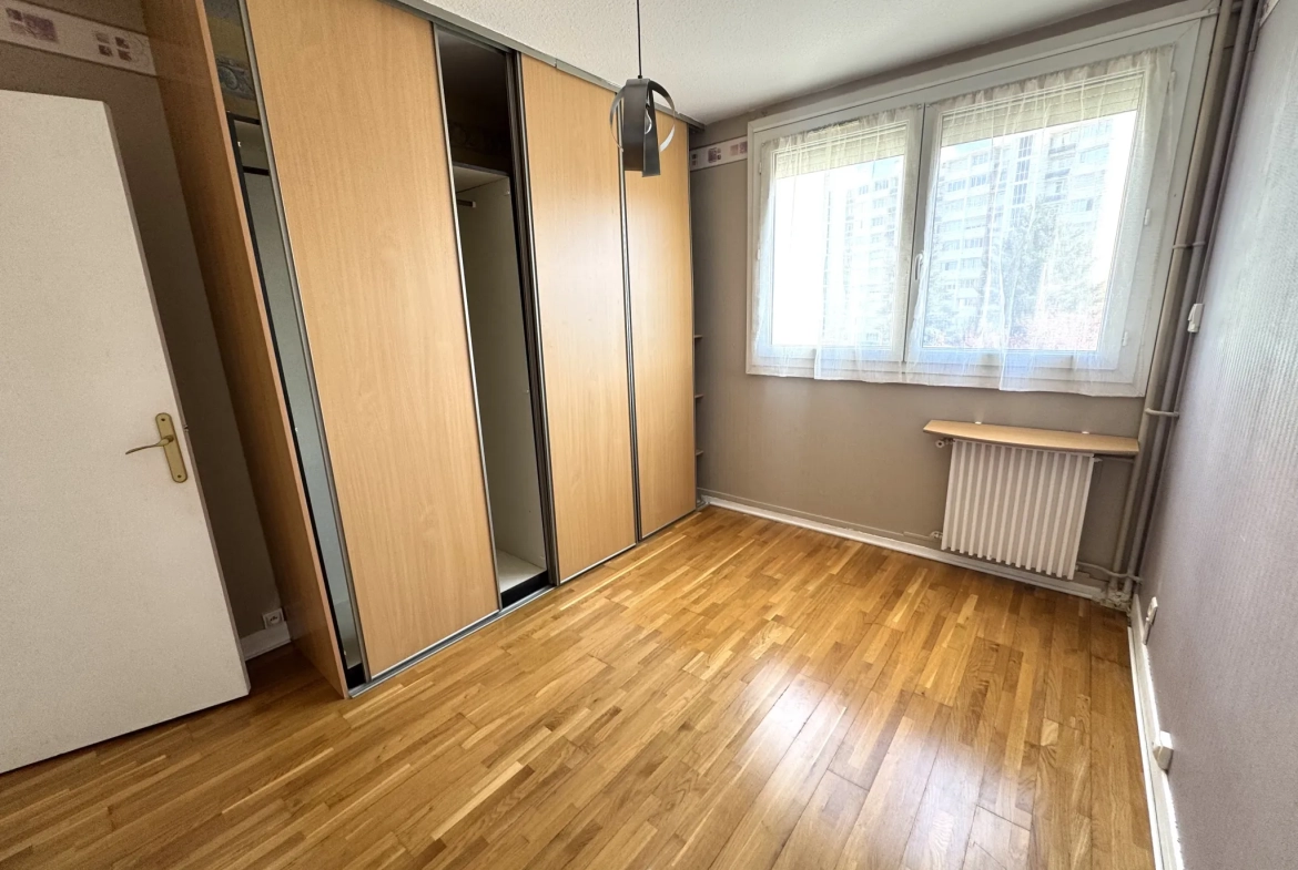 Appartement F4 avec balcon, cave et parking à Saint-Étienne Villeboeuf le Haut 
