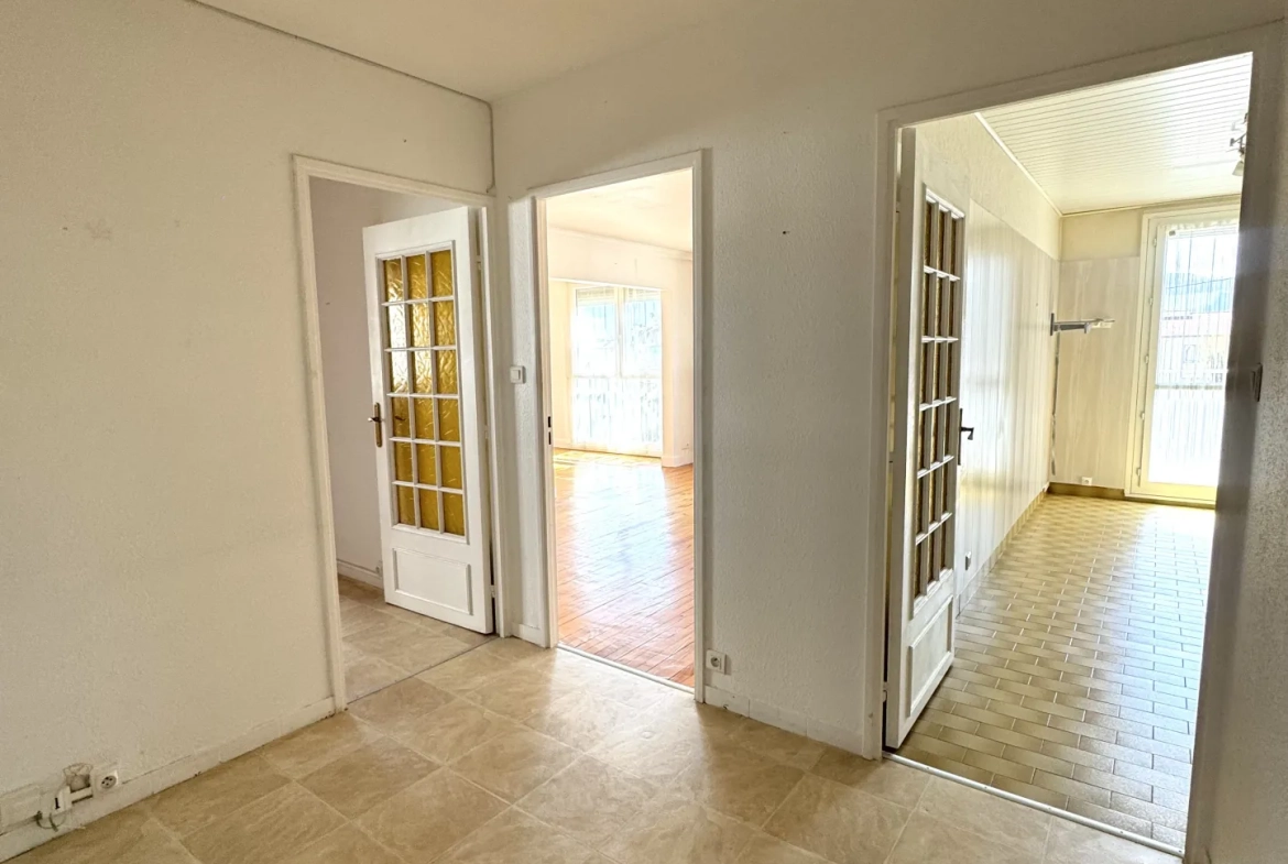 Appartement F4 avec balcon, cave et parking à Saint-Étienne Villeboeuf le Haut 