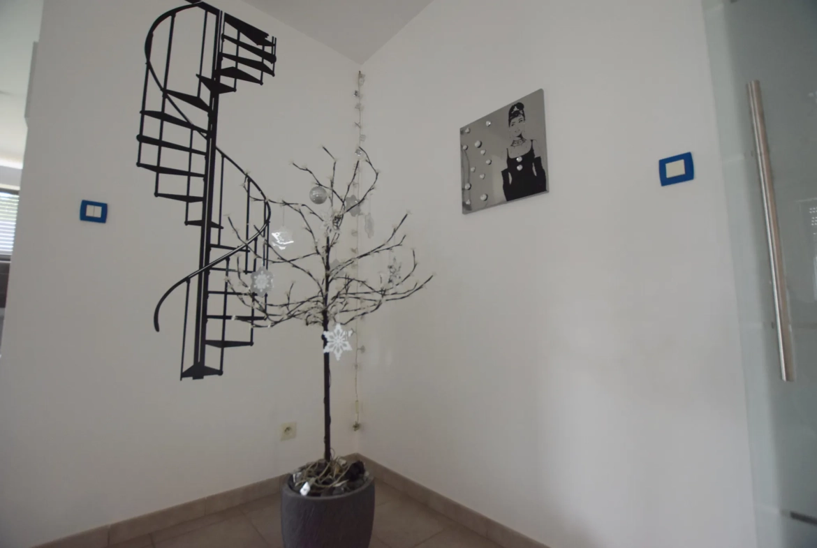 Appartement contemporain F5 avec terrasse et garage à Grand-Charmont 