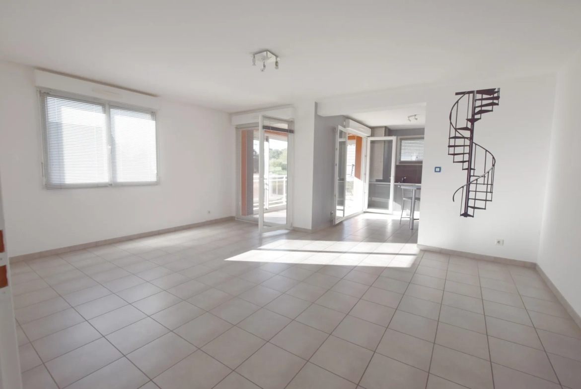 Appartement contemporain F5 avec terrasse et garage à Grand-Charmont 