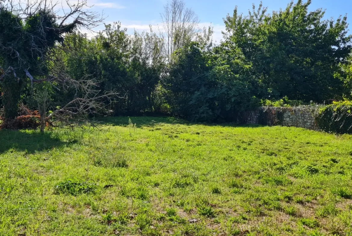 Terrain à bâtir de 654 m² à Saint Savinien, calme et proche centre 