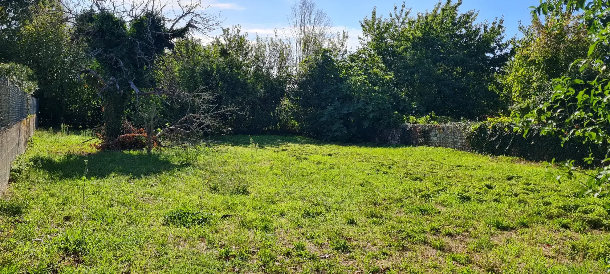 Terrain à bâtir de 654 m² à Saint Savinien, calme et proche centre 