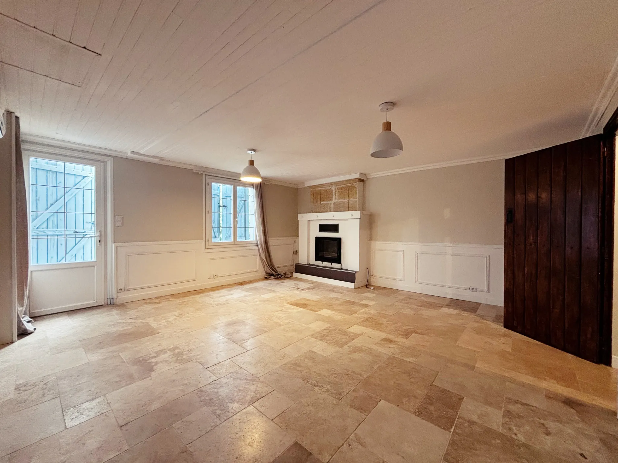 Maison en pierre de 160 m² avec dépendances et grand terrain à Moulin-Neuf 
