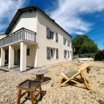 Maison en pierre de 160 m² avec dépendances et grand terrain à Moulin-Neuf