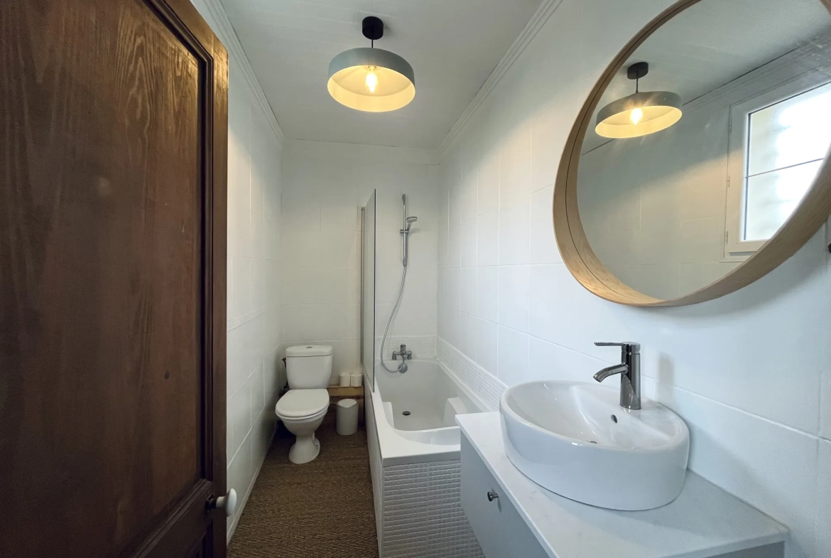 Maison en pierre de 160 m² avec dépendances et grand terrain à Moulin-Neuf 