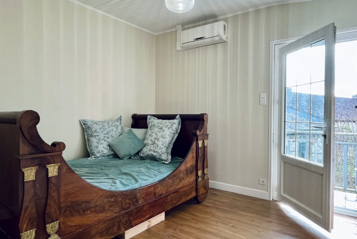 Maison en pierre de 160 m² avec dépendances et grand terrain à Moulin-Neuf 