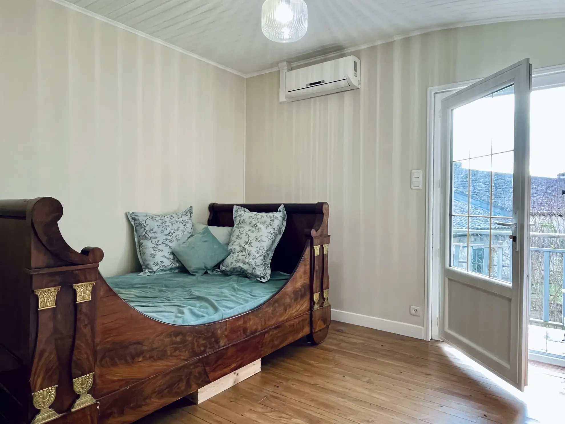 Maison en pierre de 160 m² avec dépendances et grand terrain à Moulin-Neuf 
