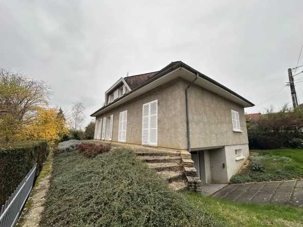 Maison avec sous-sol, garage et terrain à Marcigny - Construction de 1973