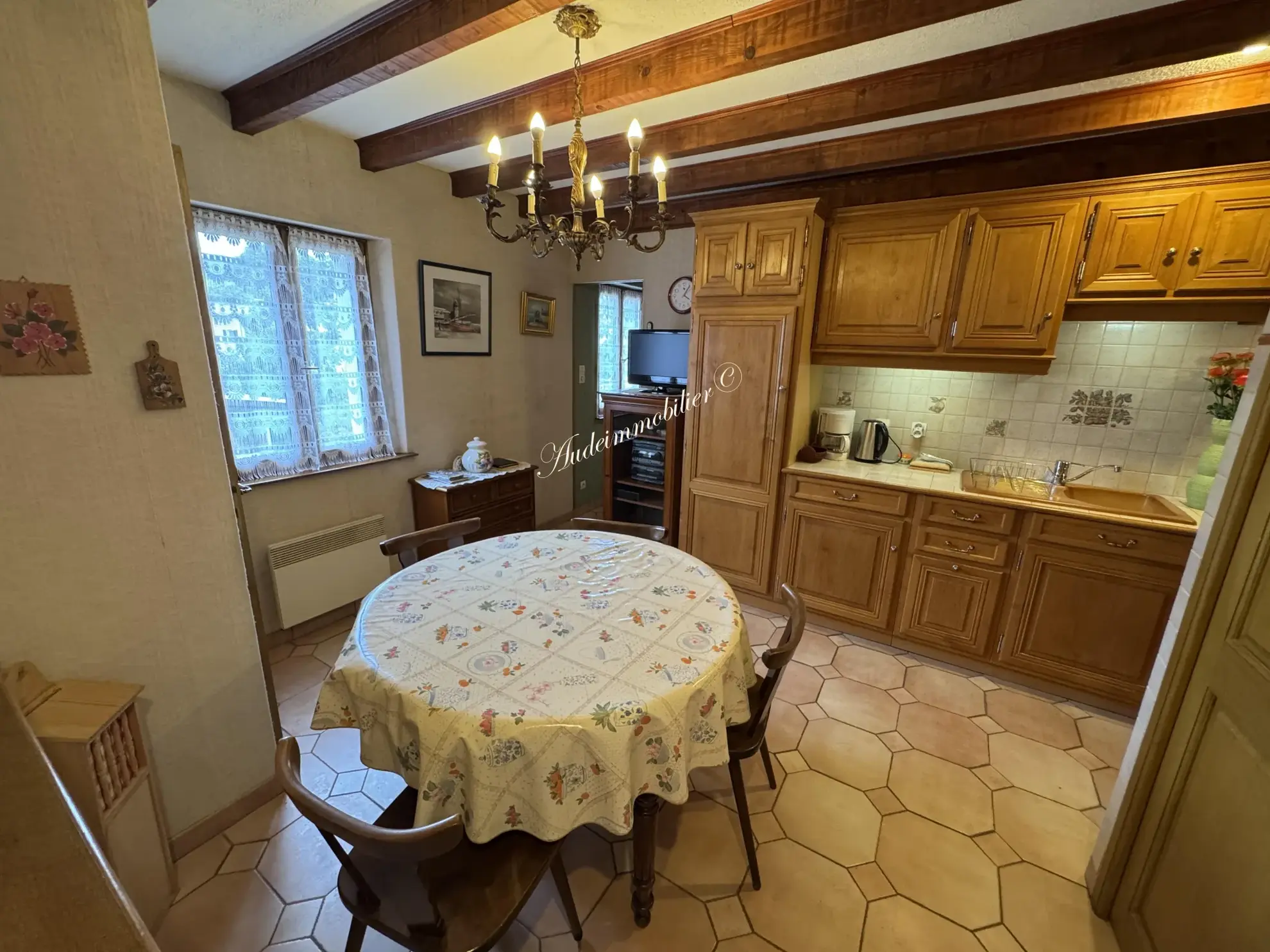 Maison spacieuse avec jardin, garage et appartement à Couiza dans l'Aude 