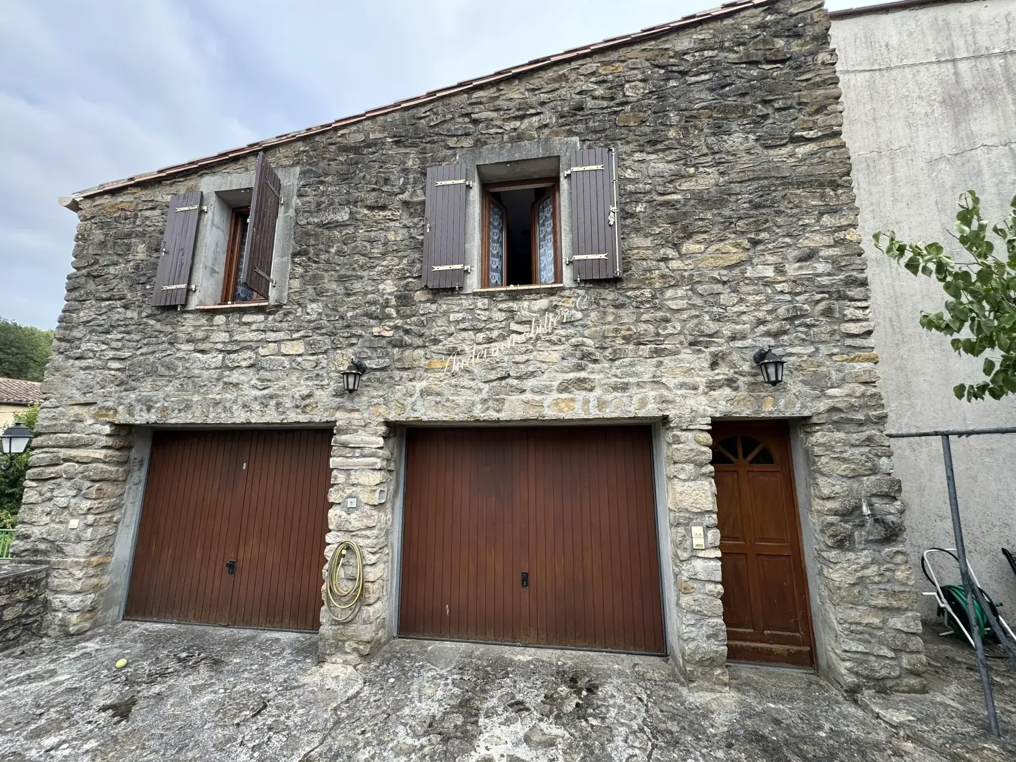 Maison spacieuse avec jardin, garage et appartement à Couiza dans l'Aude 