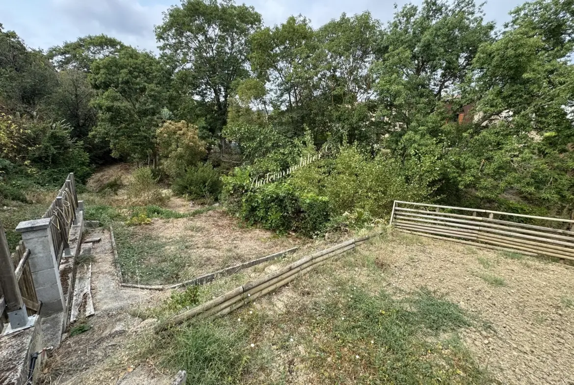 Maison spacieuse avec jardin, garage et appartement à Couiza dans l'Aude 