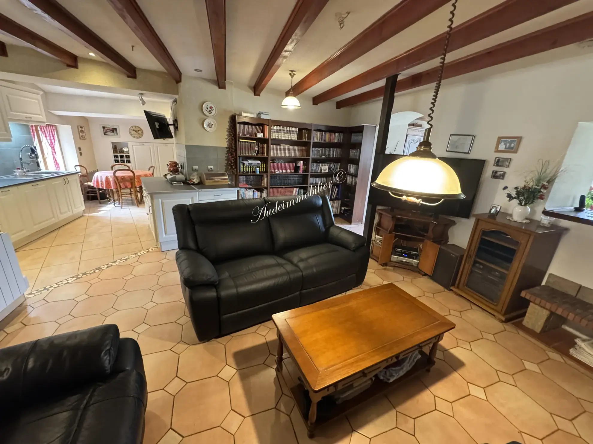 Maison spacieuse avec jardin, garage et appartement à Couiza dans l'Aude 