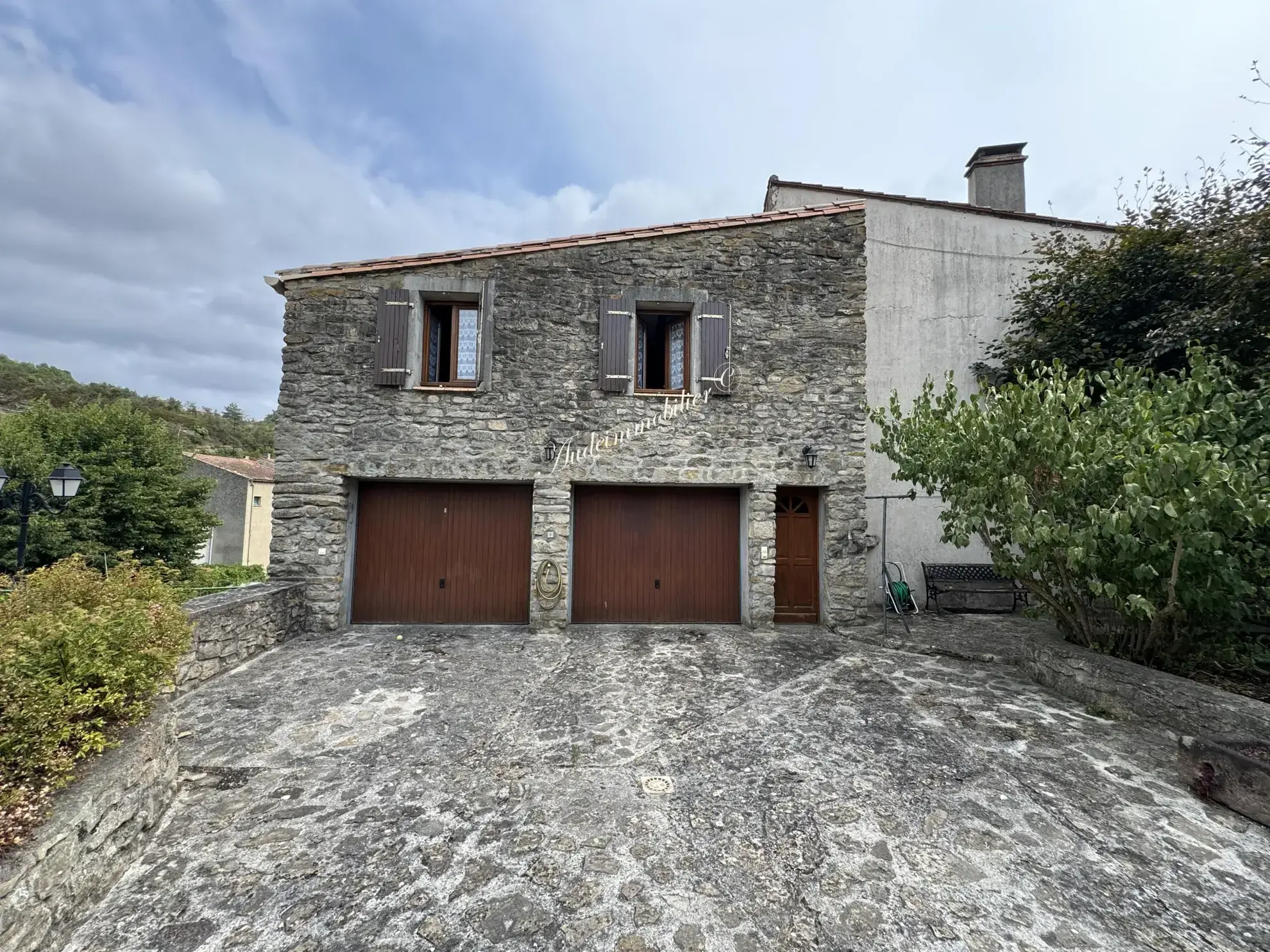 Maison spacieuse avec jardin, garage et appartement à Couiza dans l'Aude 