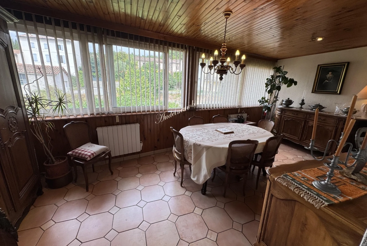 Maison spacieuse avec jardin, garage et appartement à Couiza dans l'Aude 