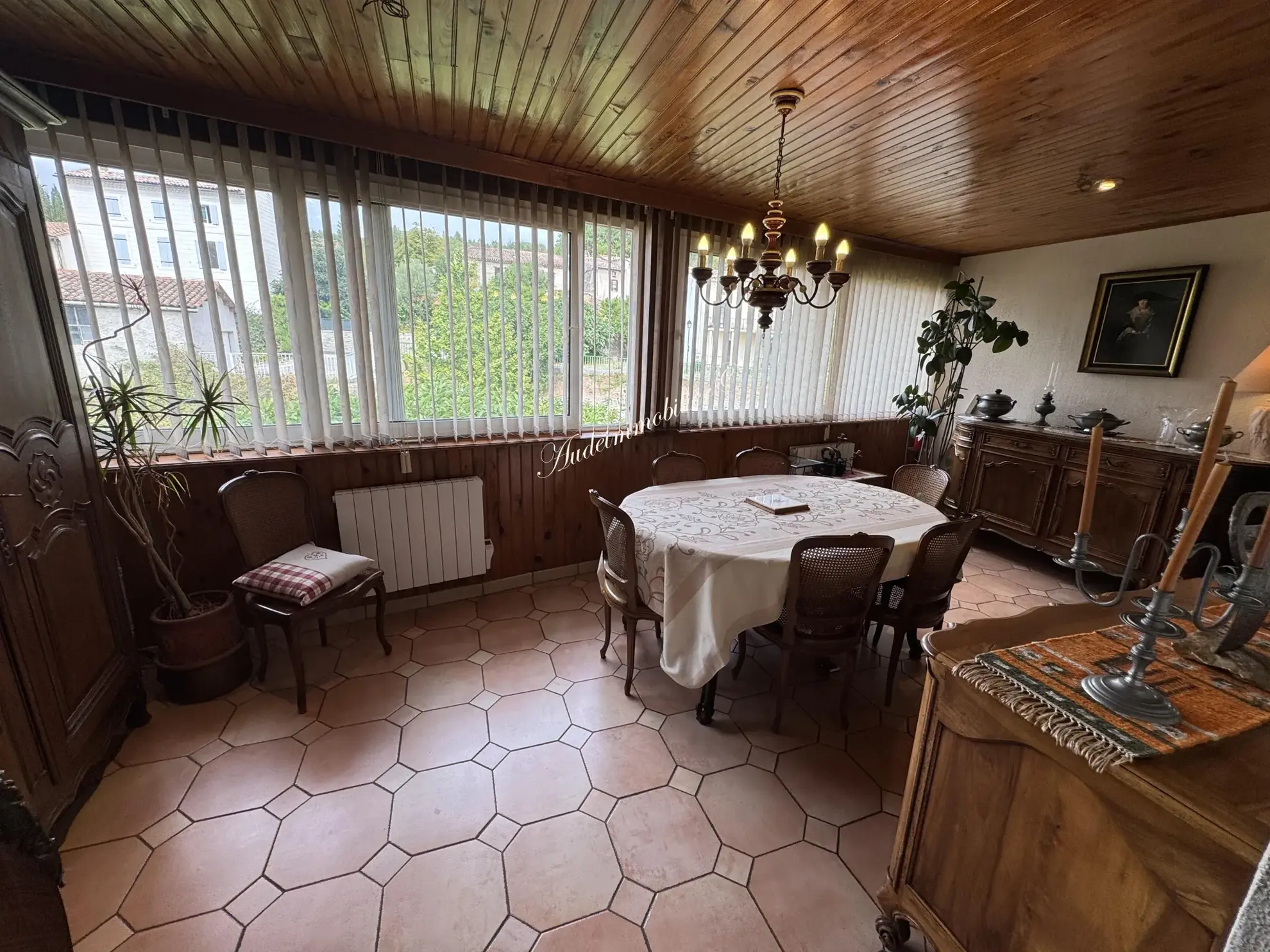 Maison spacieuse avec jardin, garage et appartement à Couiza dans l'Aude 