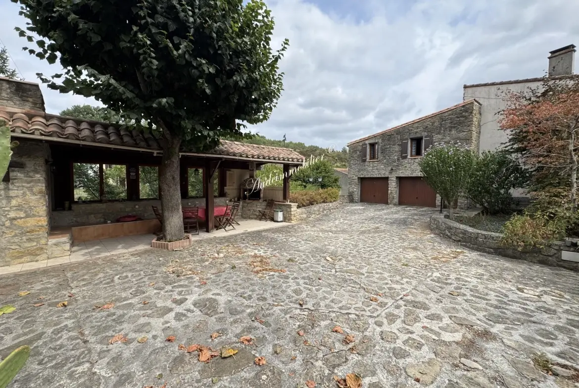 Maison spacieuse avec jardin, garage et appartement à Couiza dans l'Aude 