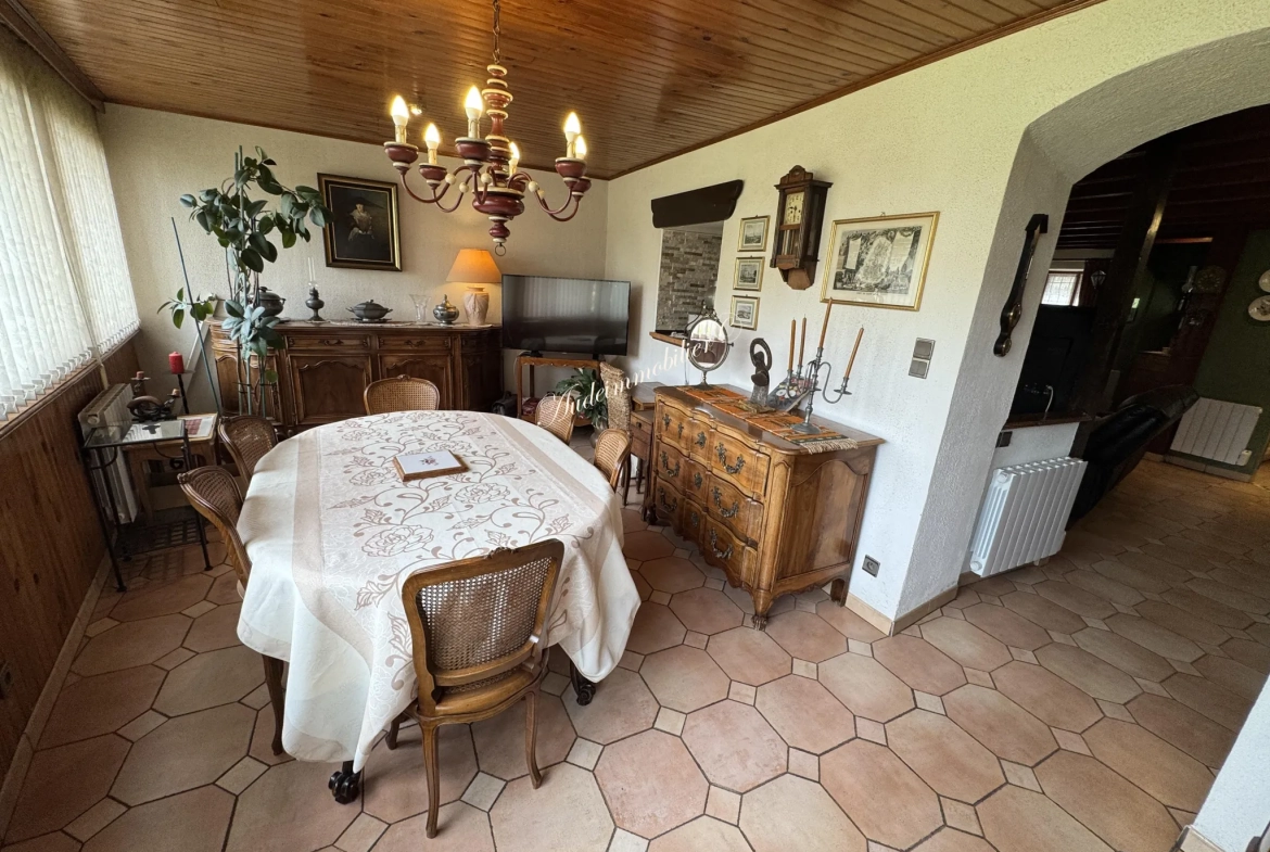 Maison spacieuse avec jardin, garage et appartement à Couiza dans l'Aude 
