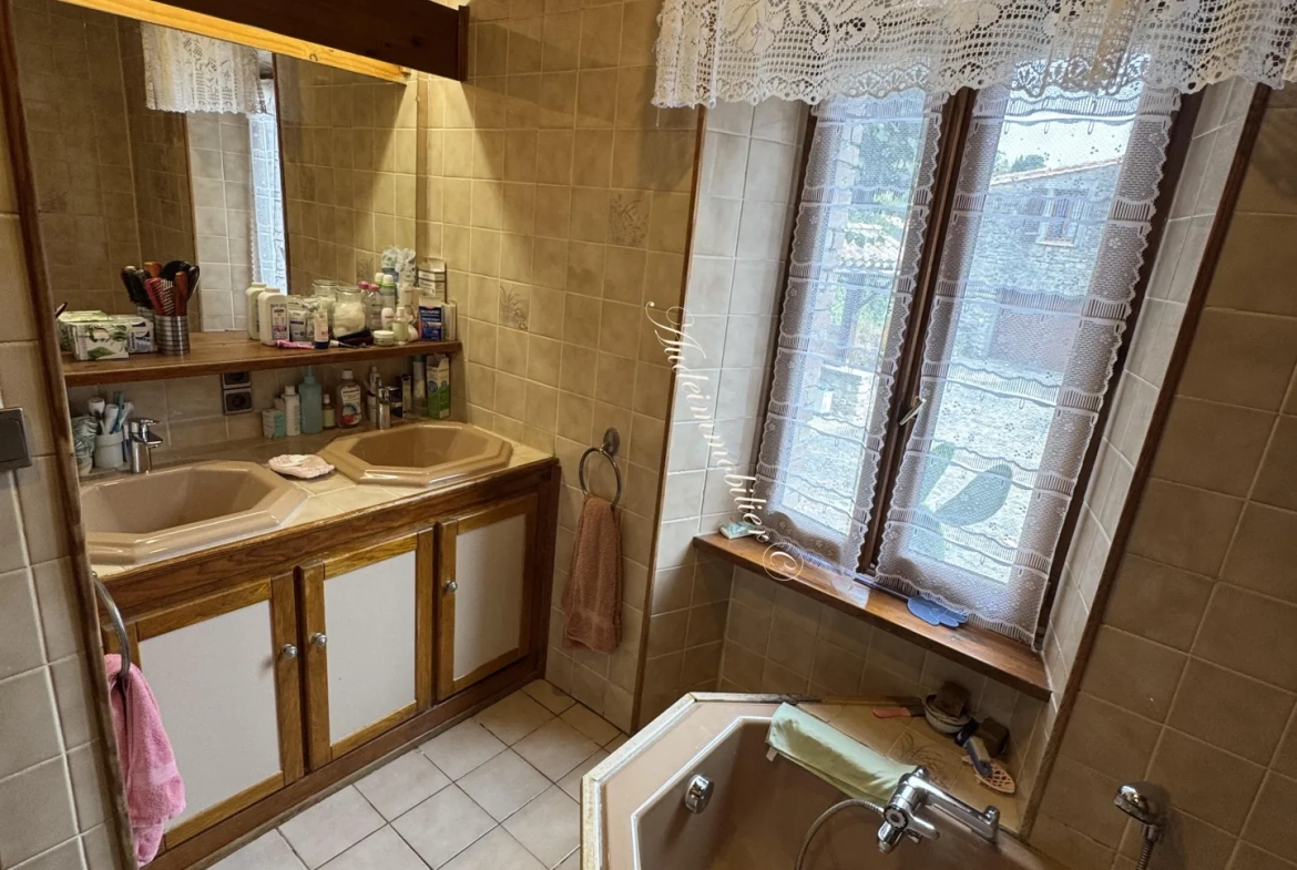 Maison spacieuse avec jardin, garage et appartement à Couiza dans l'Aude 