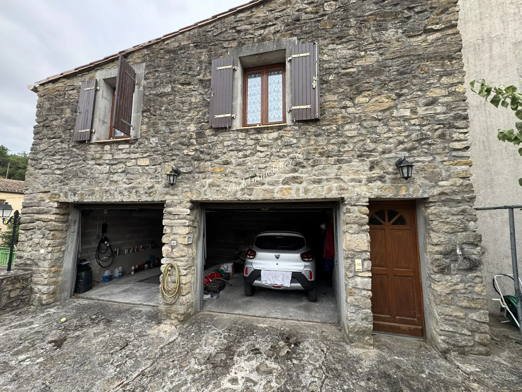 Maison spacieuse avec jardin, garage et appartement à Couiza dans l'Aude 