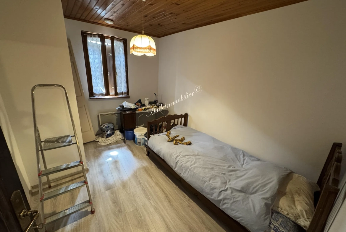 Maison spacieuse avec jardin, garage et appartement à Couiza dans l'Aude 