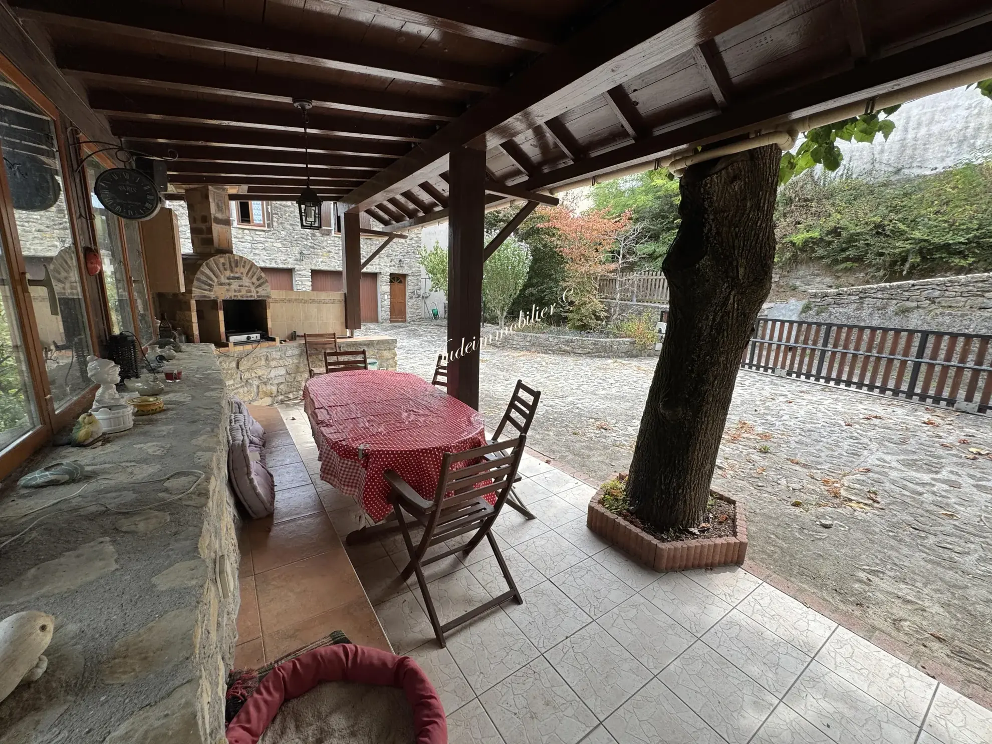 Maison spacieuse avec jardin, garage et appartement à Couiza dans l'Aude 