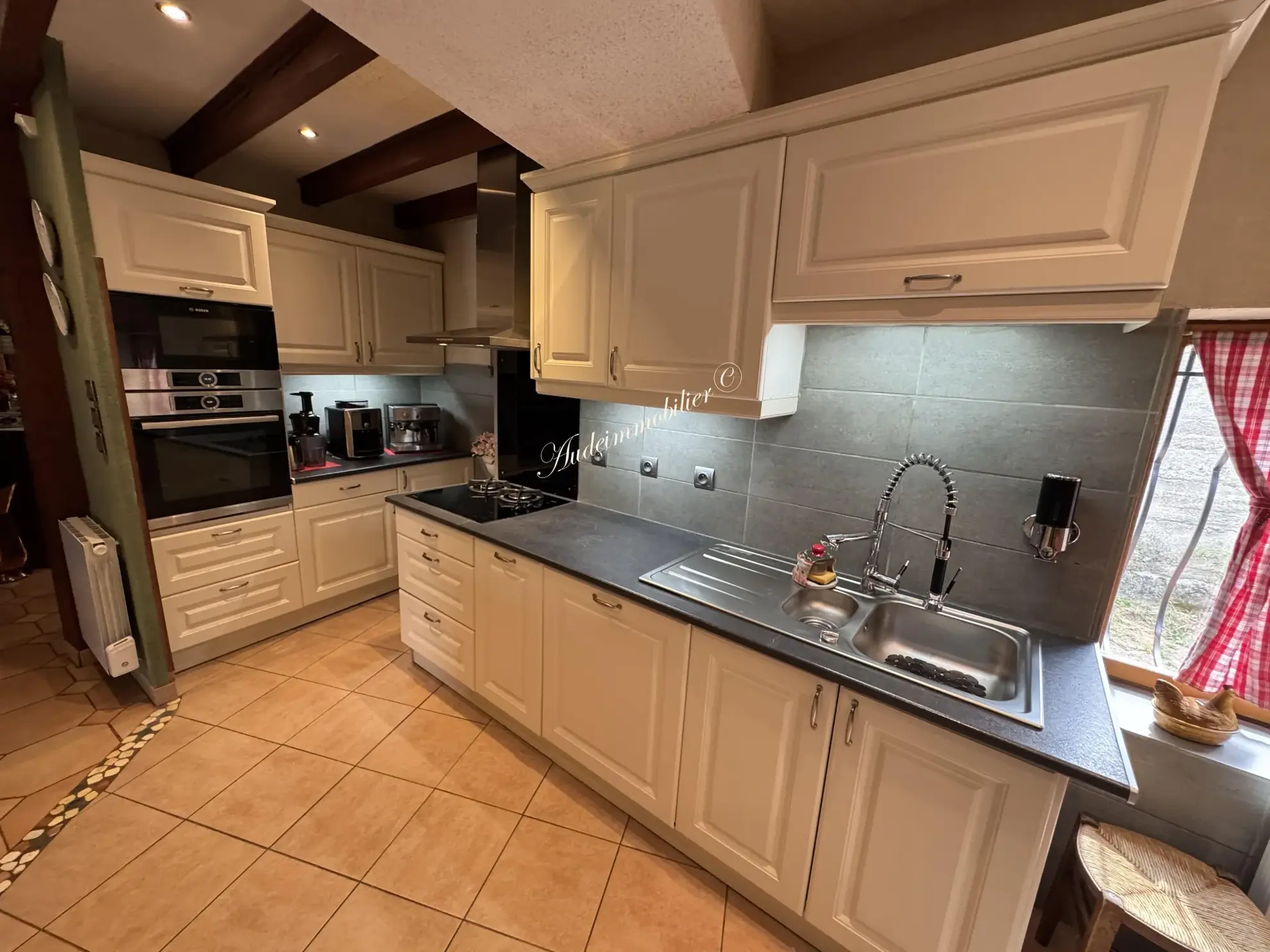 Maison spacieuse avec jardin, garage et appartement à Couiza dans l'Aude 