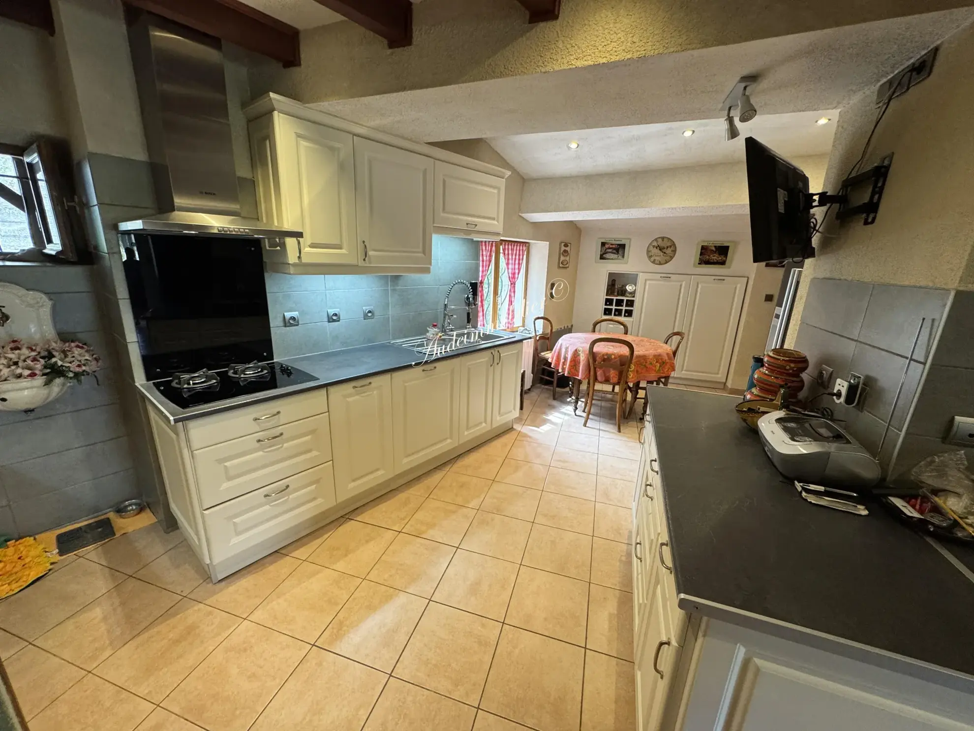 Maison spacieuse avec jardin, garage et appartement à Couiza dans l'Aude 