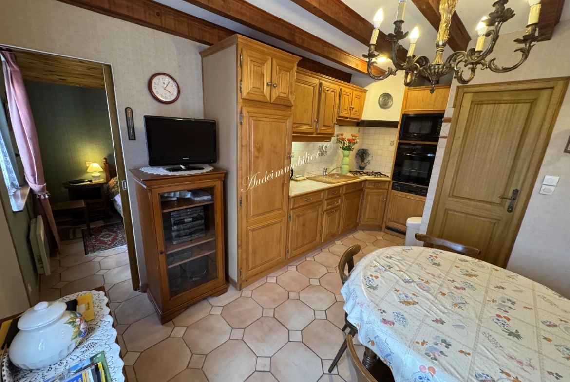 Maison spacieuse avec jardin, garage et appartement à Couiza dans l'Aude 