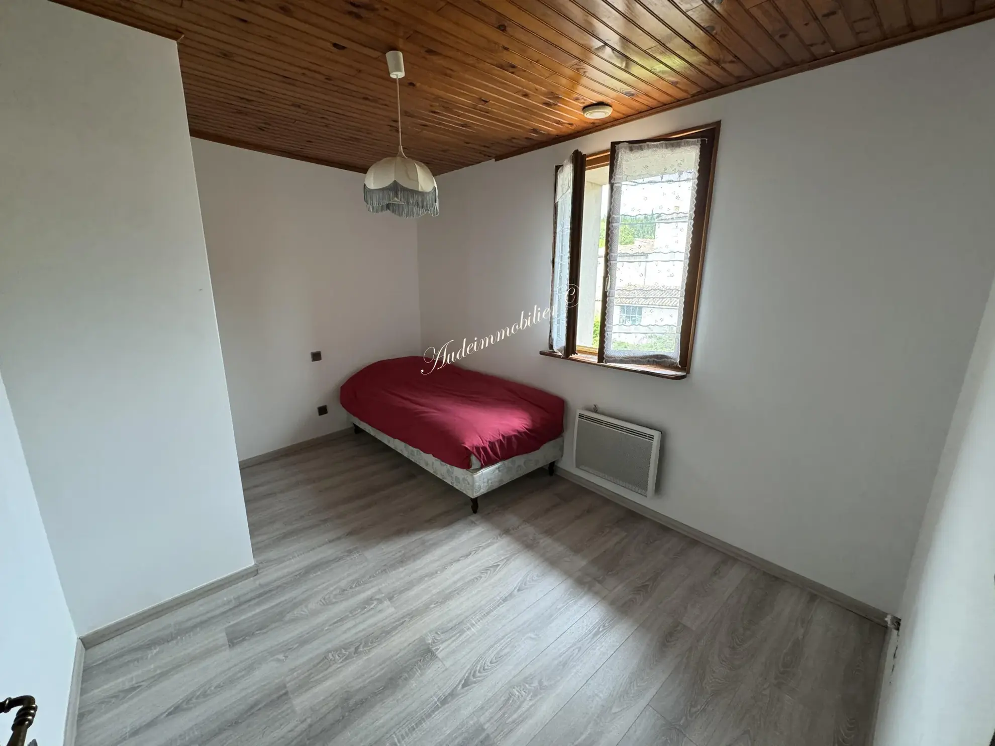 Maison spacieuse avec jardin, garage et appartement à Couiza dans l'Aude 