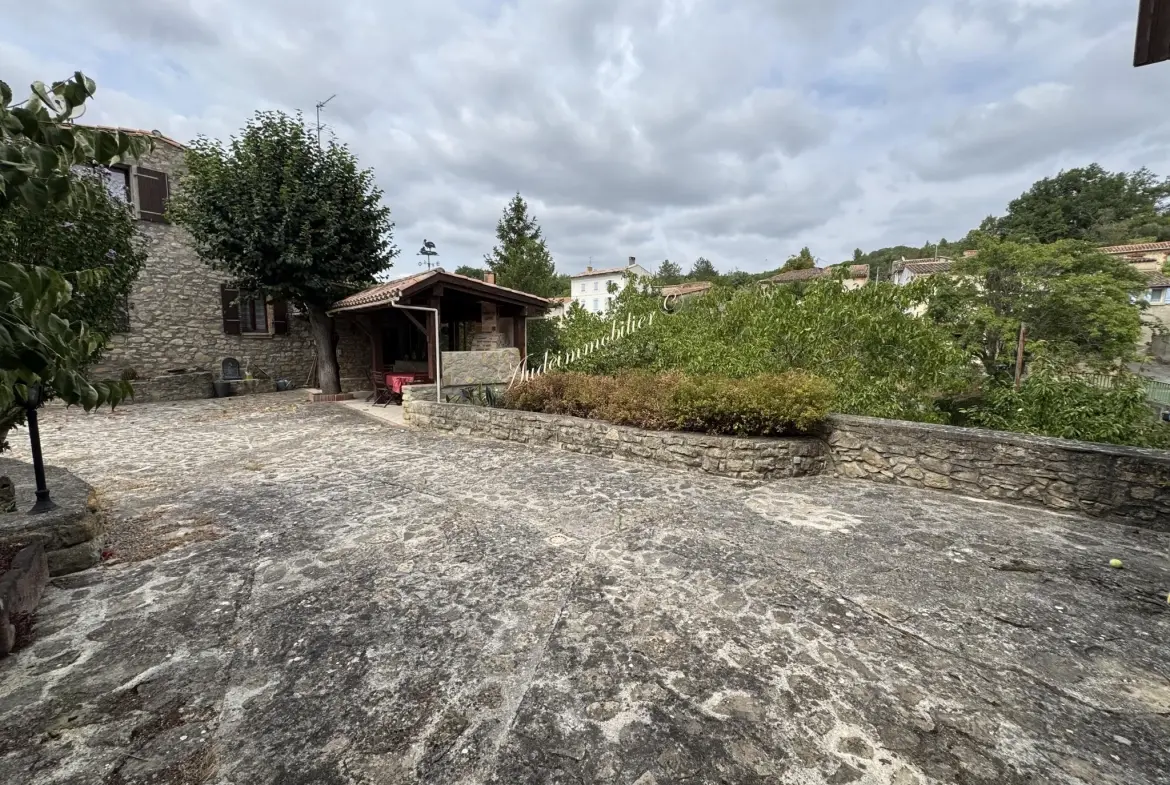 Maison spacieuse avec jardin, garage et appartement à Couiza dans l'Aude 