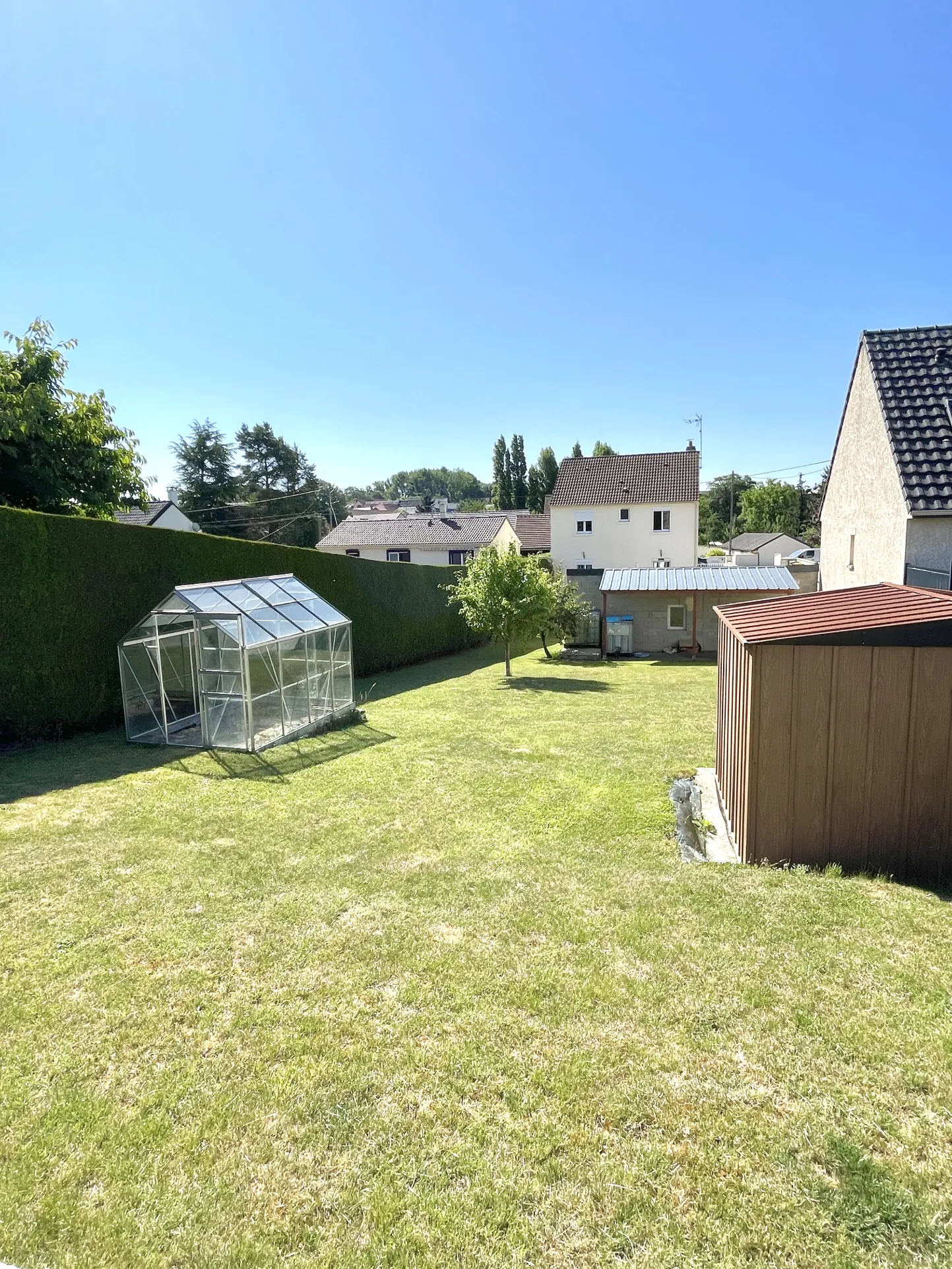 Maison individuelle rénovée proche de Saint-Quentin avec jardin et garage 