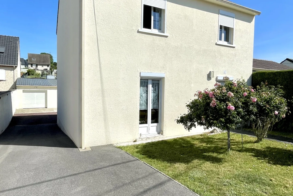 Maison individuelle rénovée proche de Saint-Quentin avec jardin et garage 