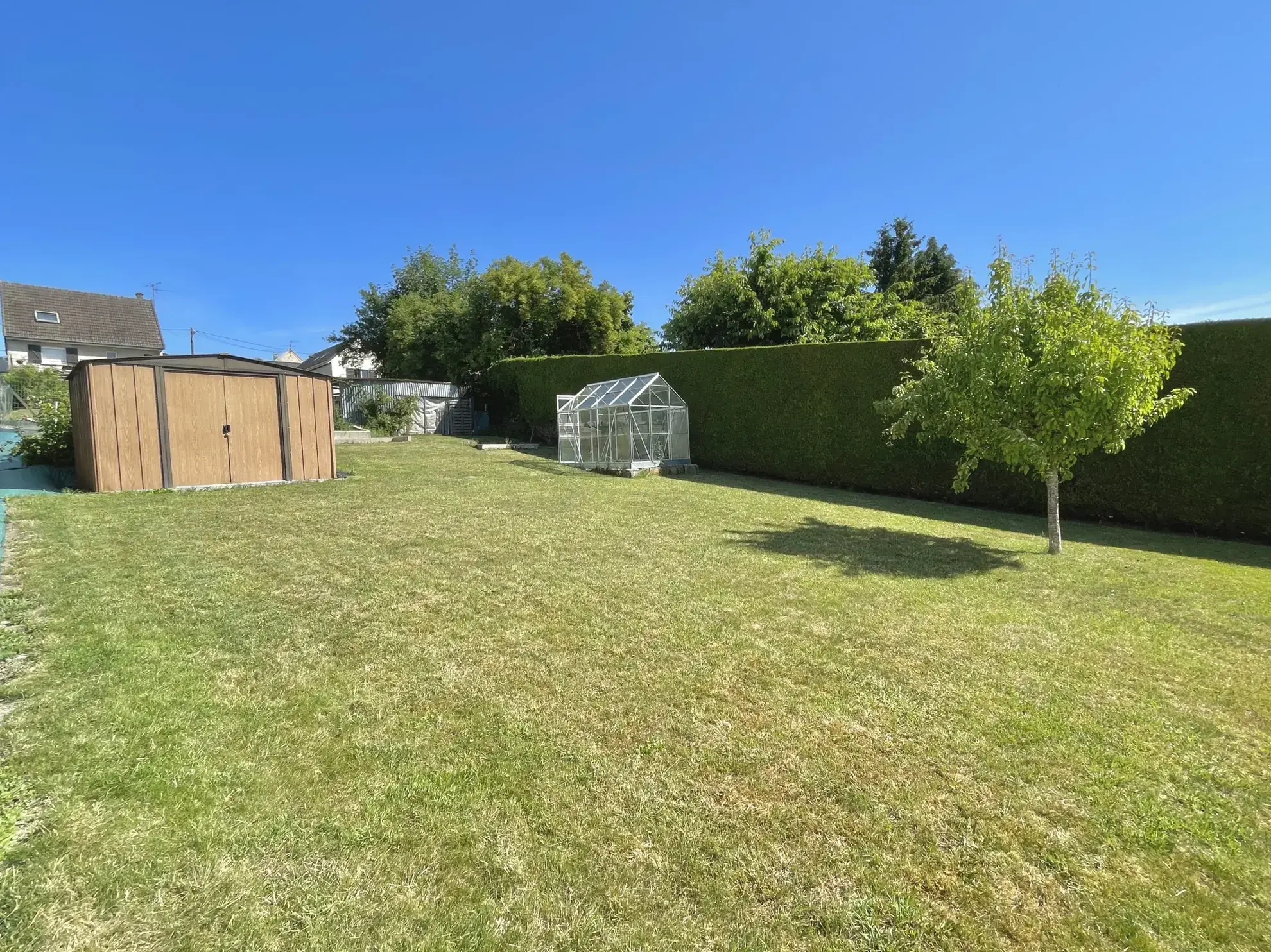 Maison individuelle rénovée proche de Saint-Quentin avec jardin et garage 
