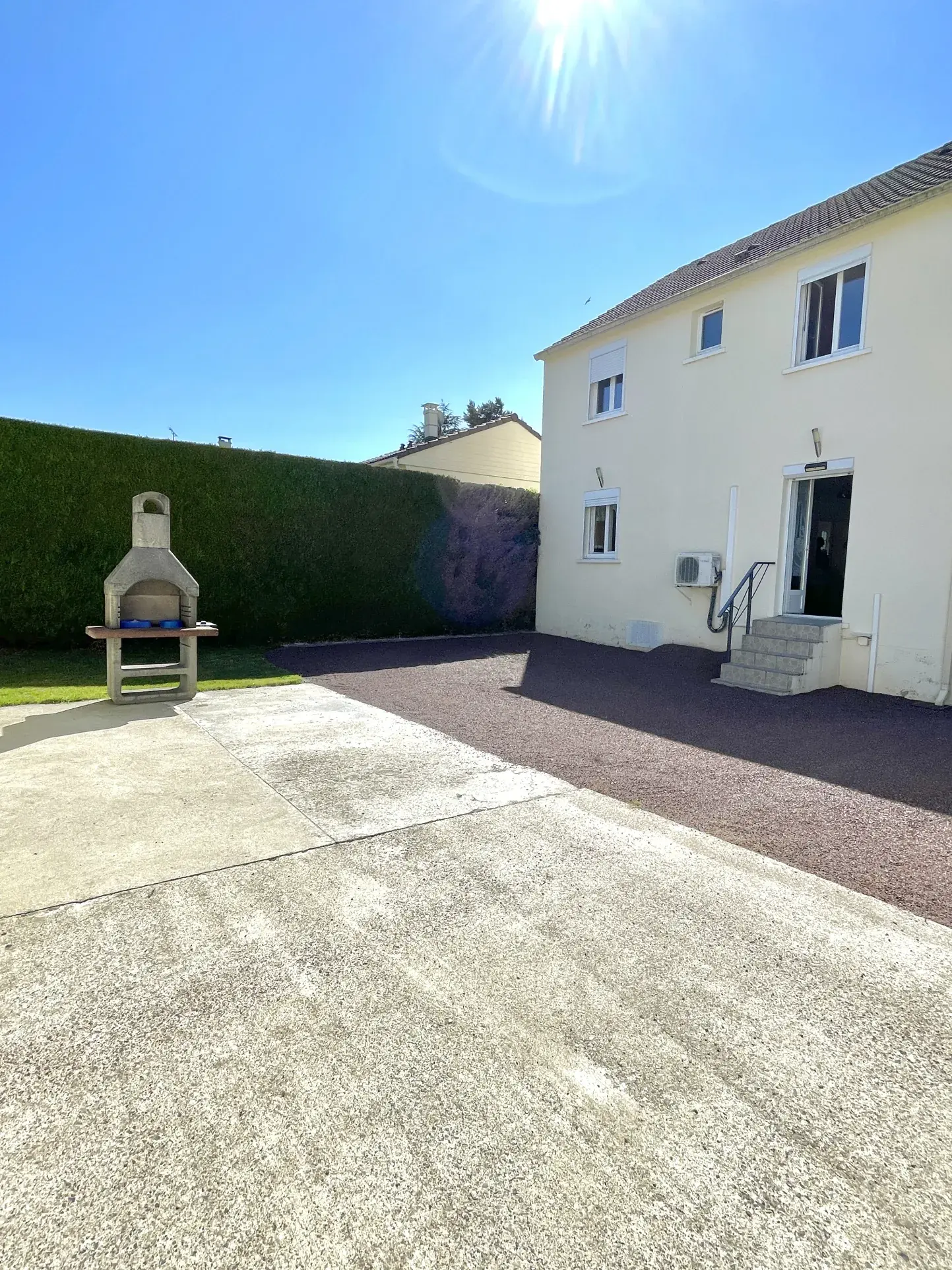 Maison individuelle rénovée proche de Saint-Quentin avec jardin et garage 