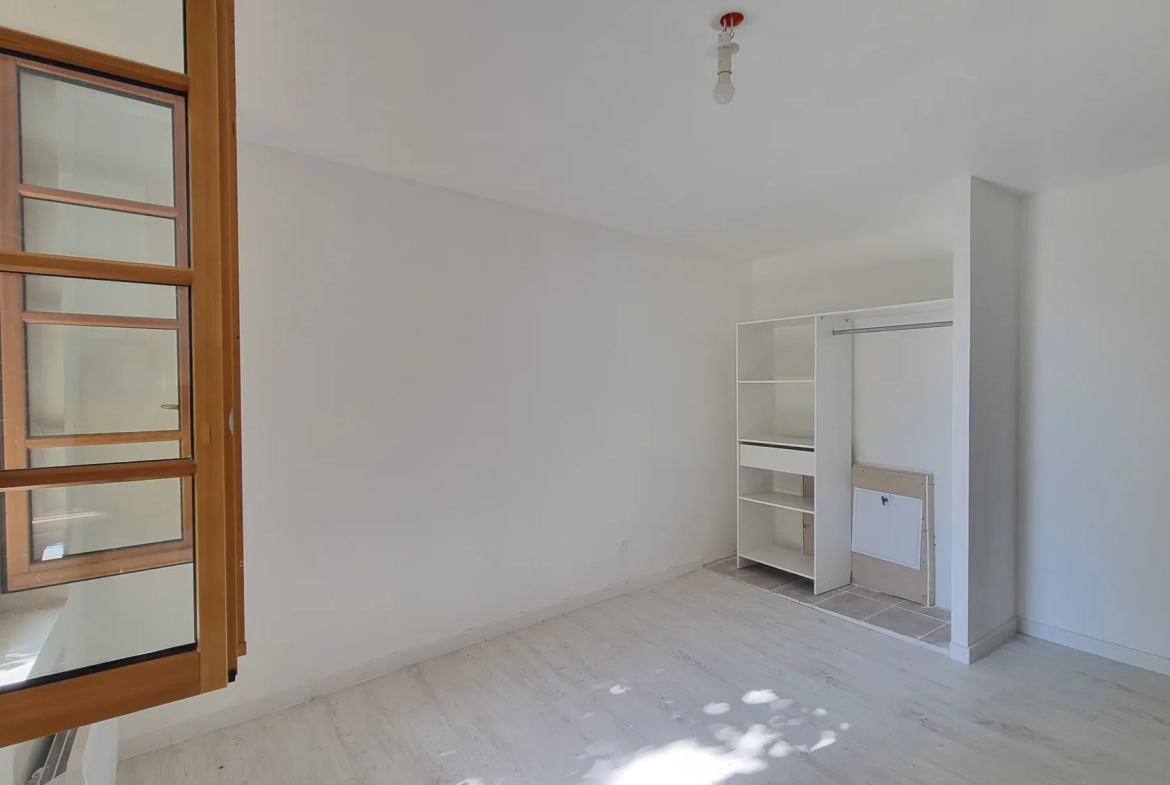 A vendre appartement lumineux de 80,55 m² avec vue sur le château à Sommieres 
