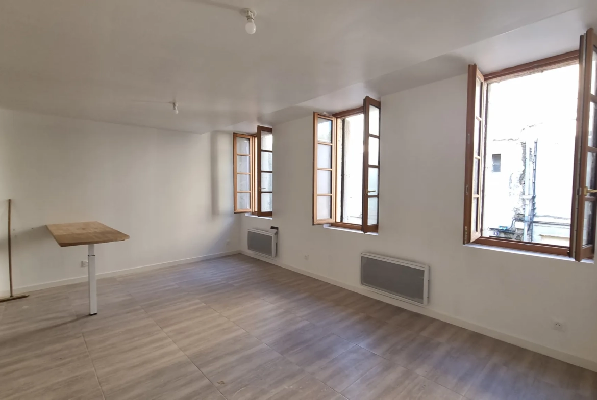 A vendre appartement lumineux de 80,55 m² avec vue sur le château à Sommieres 