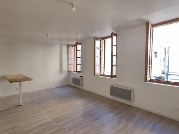 A vendre appartement lumineux de 80,55 m² avec vue sur le château à Sommieres