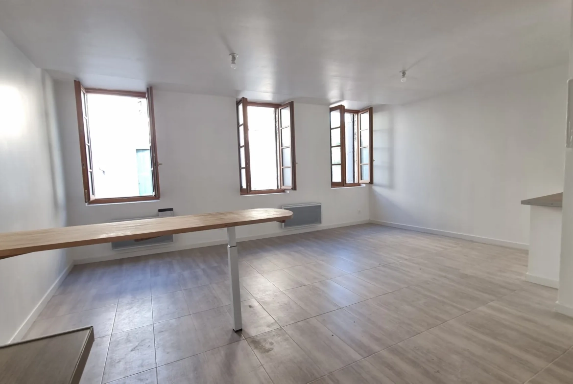 A vendre appartement lumineux de 80,55 m² avec vue sur le château à Sommieres 