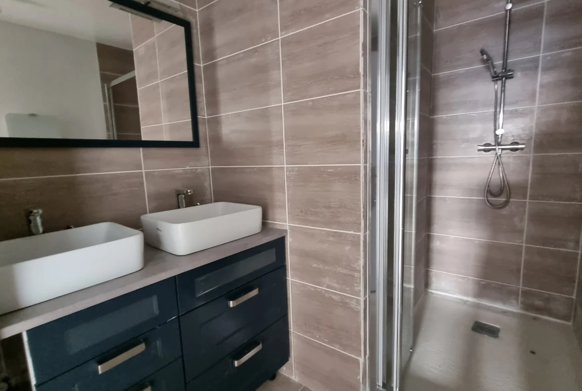 A vendre appartement lumineux de 80,55 m² avec vue sur le château à Sommieres 