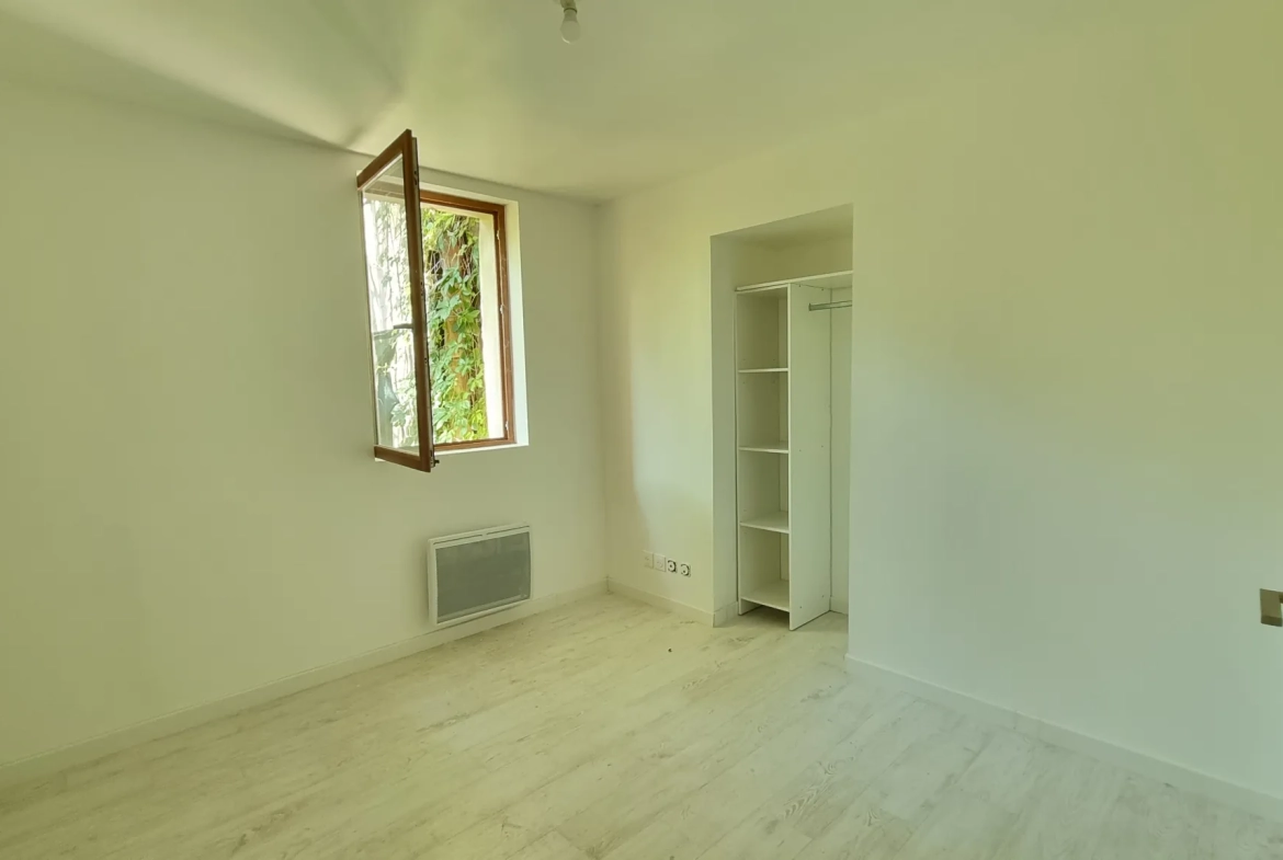 A vendre appartement lumineux de 80,55 m² avec vue sur le château à Sommieres 