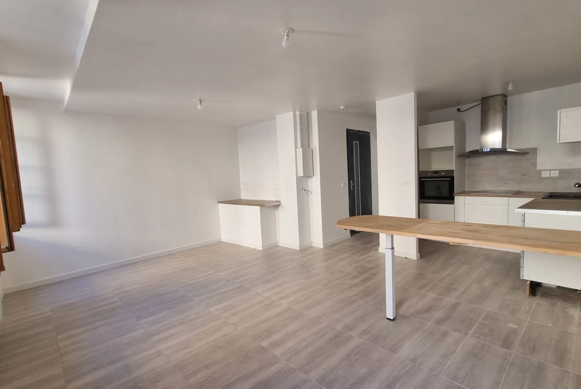 A vendre appartement lumineux de 80,55 m² avec vue sur le château à Sommieres 