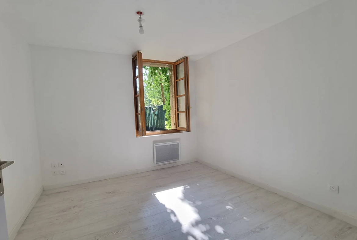 A vendre appartement lumineux de 80,55 m² avec vue sur le château à Sommieres 