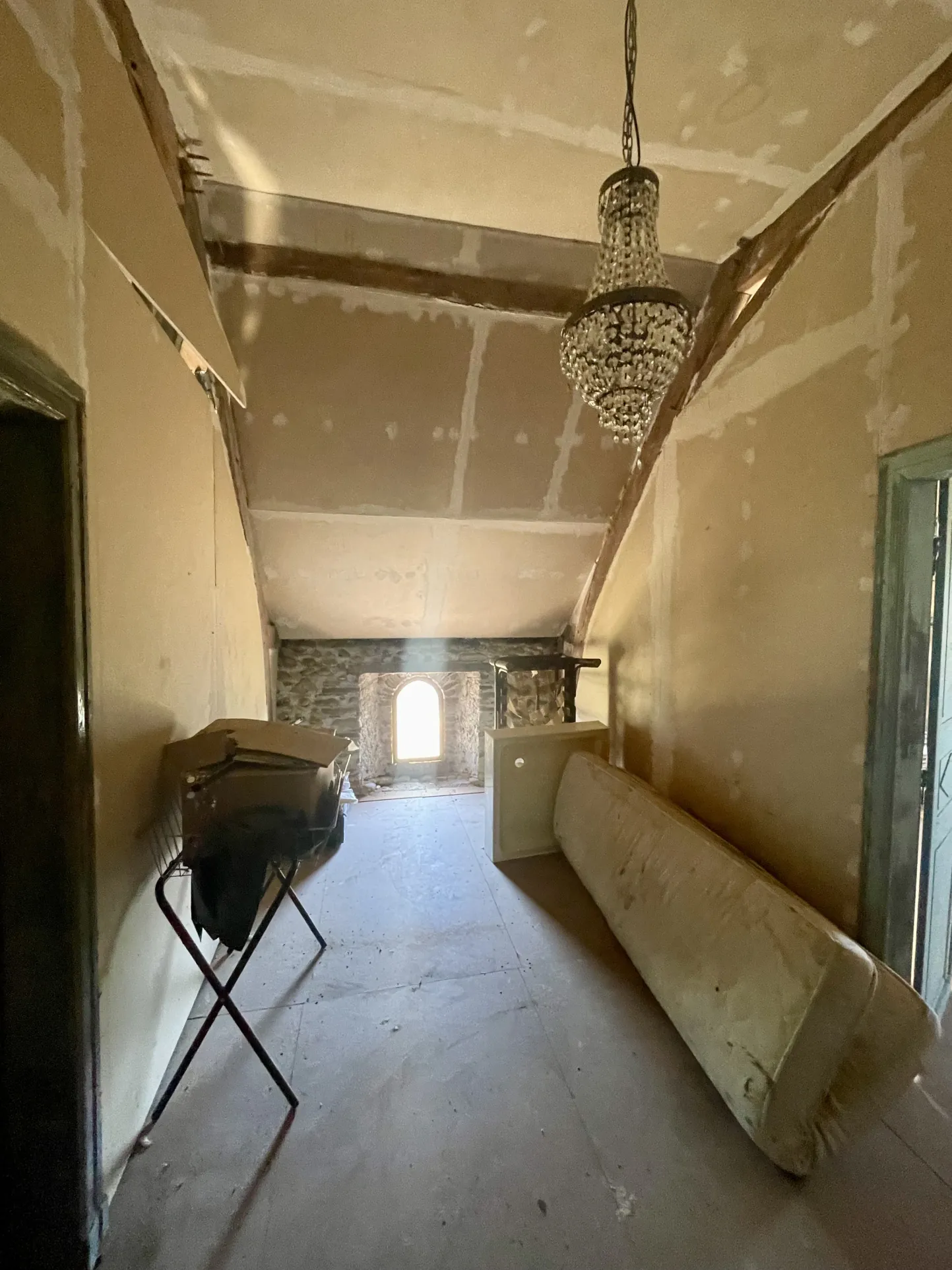 Charmante maison à rénover avec terrain à Montaner (64) - Potentiel familial 