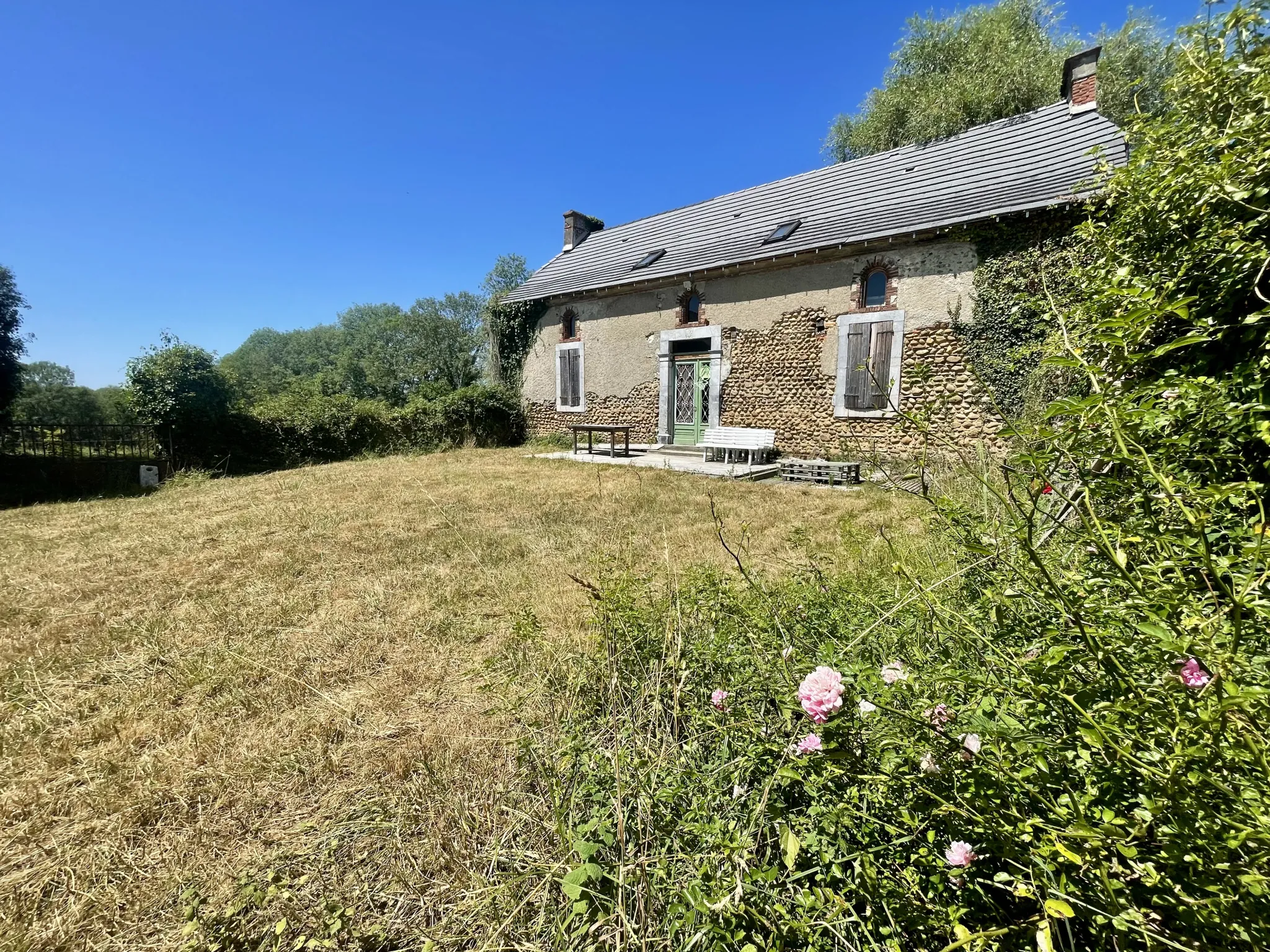 Charmante maison à rénover avec terrain à Montaner (64) - Potentiel familial 