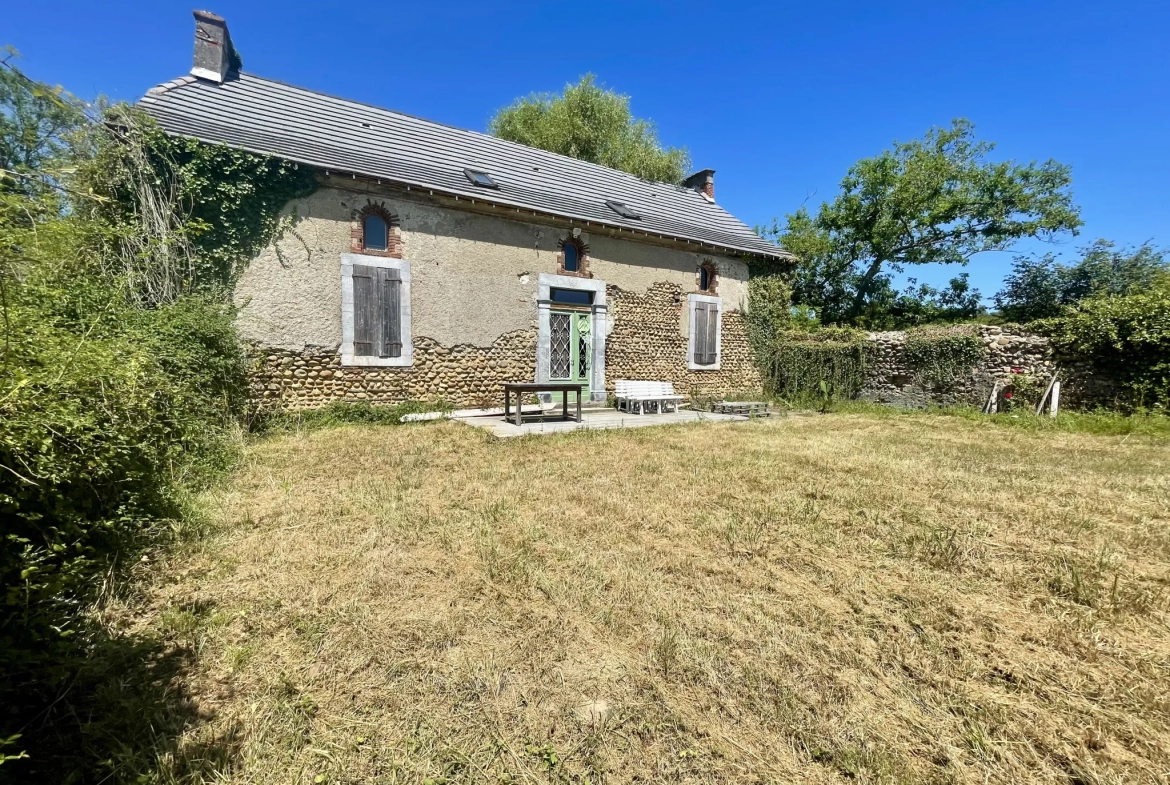 Charmante maison à rénover avec terrain à Montaner (64) - Potentiel familial 