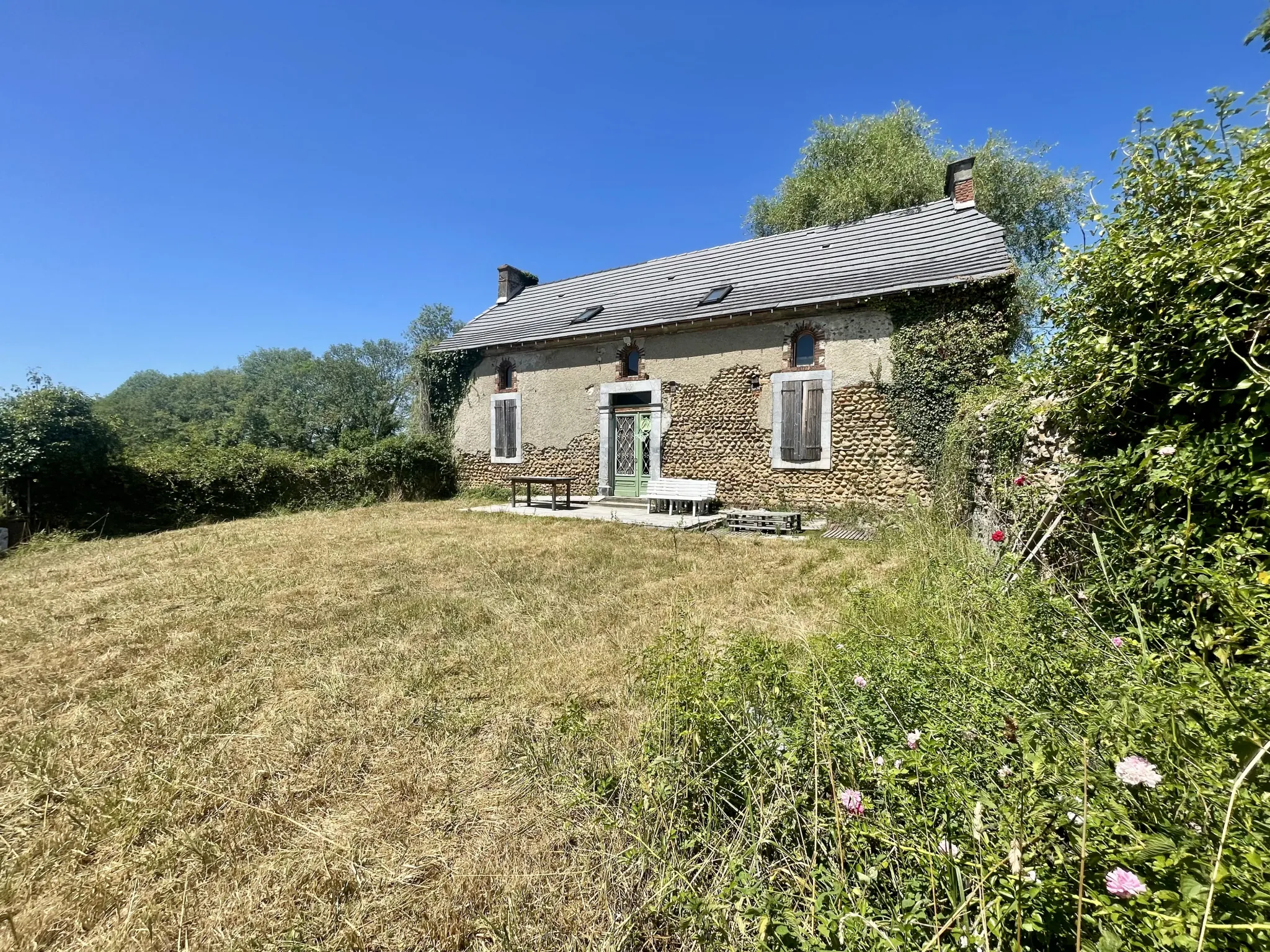 Charmante maison à rénover avec terrain à Montaner (64) - Potentiel familial 