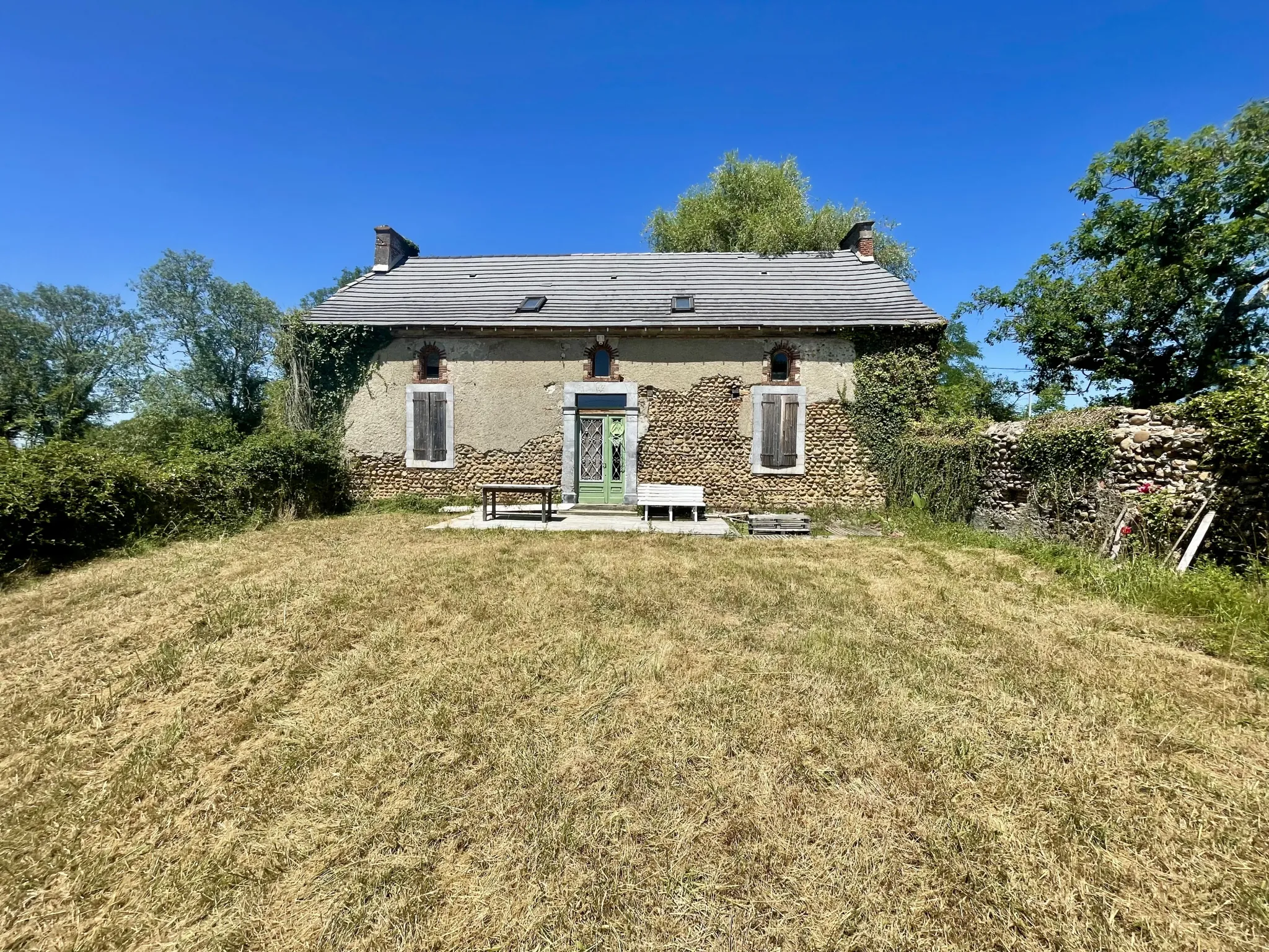 Charmante maison à rénover avec terrain à Montaner (64) - Potentiel familial 