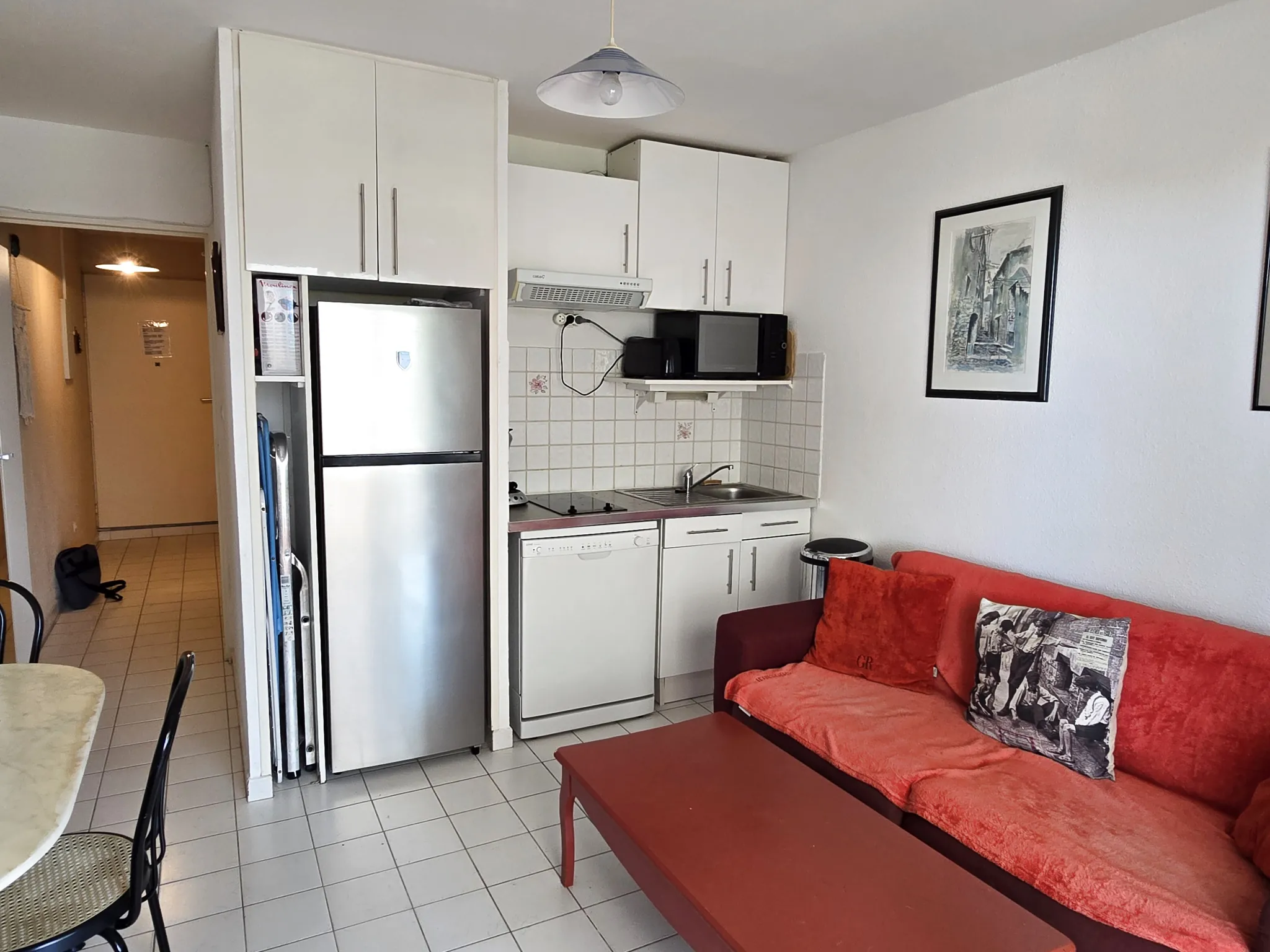 Appartement 2 pièces rénové et climatisé à Valras Plage avec vue mer partielle 